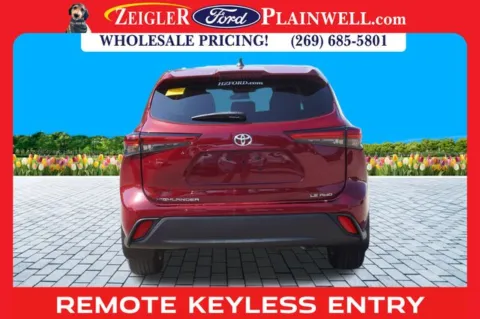More photos of 2022 Toyota Highlander LE at Zeigler Ford of Plainwell, MI