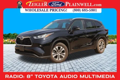 Black 2023 Toyota Highlander Hybrid XLE for sale in Plainwell, MI