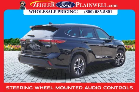 More photos of 2023 Toyota Highlander Hybrid XLE at Zeigler Ford of Plainwell, MI