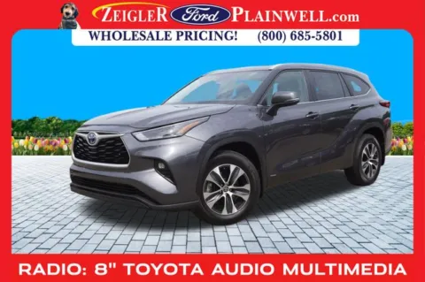Gray 2023 Toyota Highlander Hybrid XLE for sale in Plainwell, MI