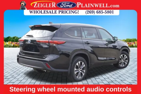 More photos of 2023 Toyota Highlander Hybrid XLE at Zeigler Ford of Plainwell, MI
