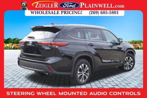 More photos of 2023 Toyota Highlander Hybrid XLE at Zeigler Ford of Plainwell, MI
