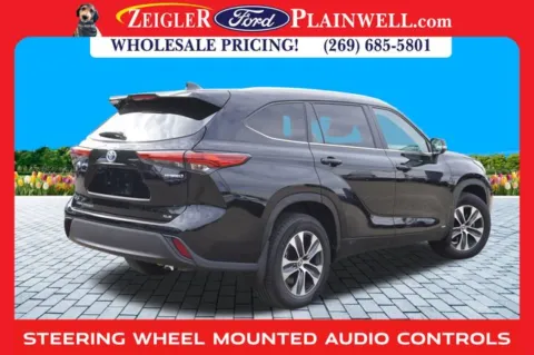 More photos of 2023 Toyota Highlander Hybrid XLE at Zeigler Ford of Plainwell, MI