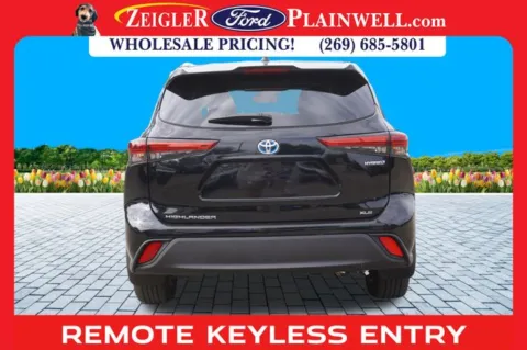 More photos of 2023 Toyota Highlander Hybrid XLE at Zeigler Ford of Plainwell, MI