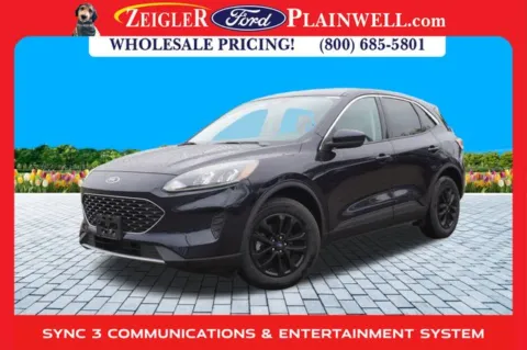 Blue 2021 Ford Escape SE for sale in Plainwell, MI