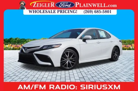 Gray 2022 Toyota Camry Hybrid SE for sale in Plainwell, MI