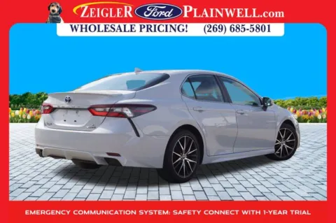 More photos of 2022 Toyota Camry Hybrid SE at Zeigler Ford of Plainwell, MI
