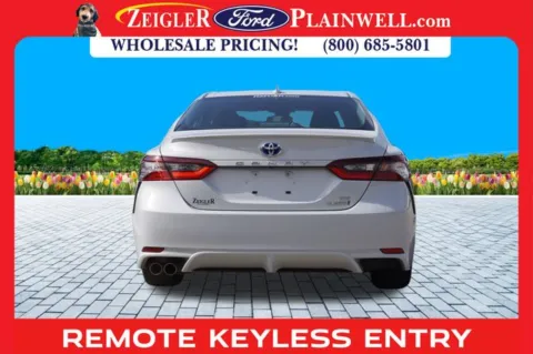 More photos of 2022 Toyota Camry Hybrid SE at Zeigler Ford of Plainwell, MI