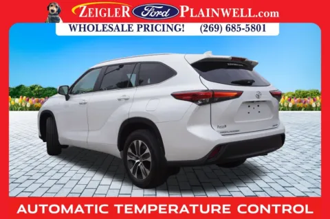 More photos of 2023 Toyota Highlander XLE at Zeigler Ford of Plainwell, MI