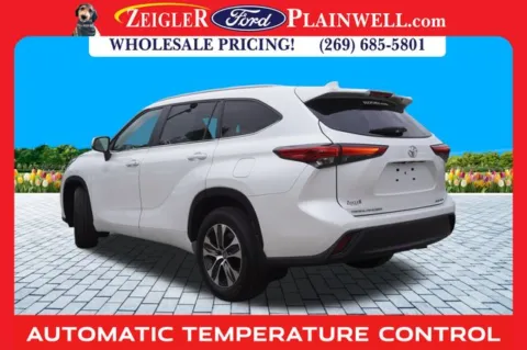 Another view of 2023 Toyota Highlander XLE for sale in Plainwell, MI at Zeigler Ford of Plainwell