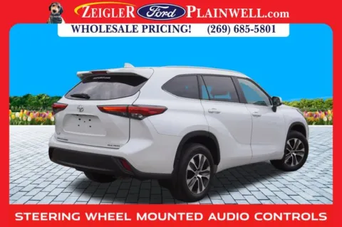 More photos of 2023 Toyota Highlander XLE at Zeigler Ford of Plainwell, MI