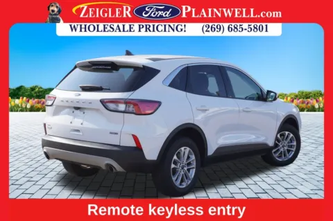 More photos of 2021 Ford Escape Hybrid SE at Zeigler Ford of Plainwell, MI
