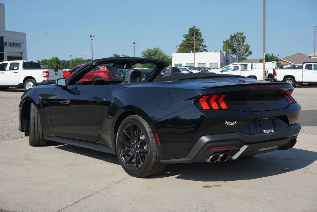 2025 Ford Mustang GT Premium Convertible - Photo 11