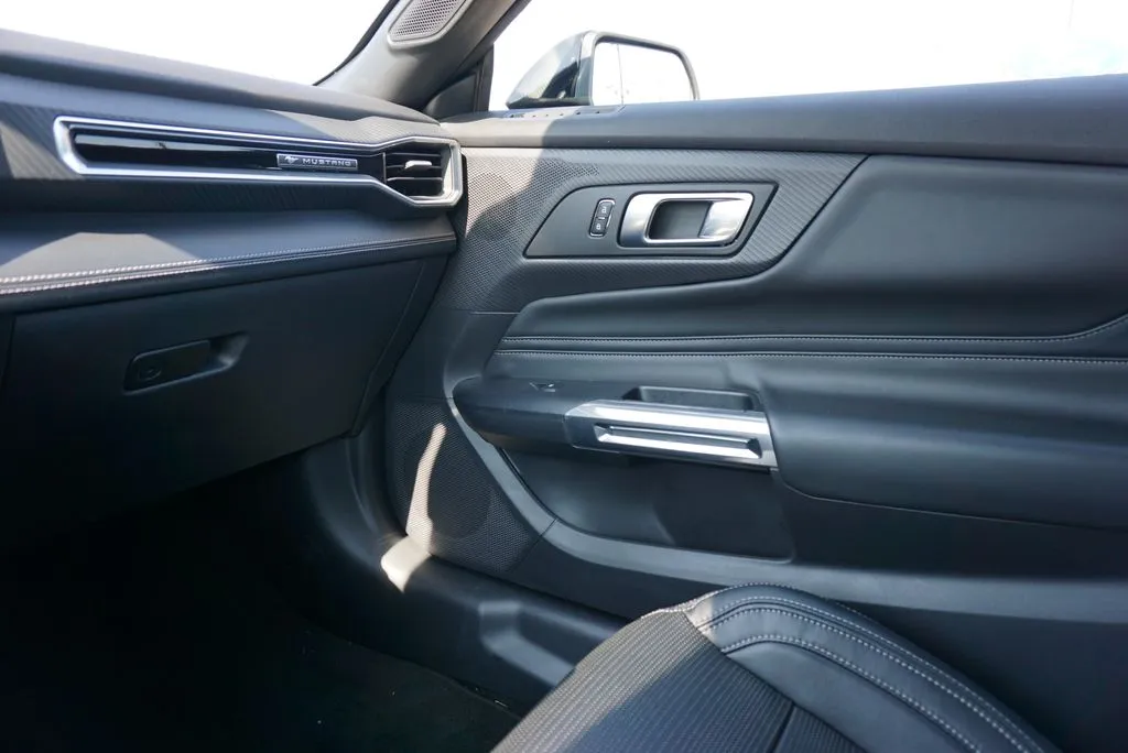 2025 Ford Mustang GT Premium Convertible - Photo 35