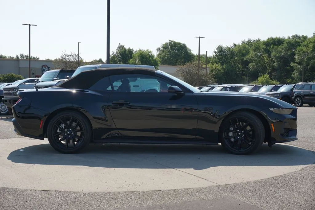 2025 Ford Mustang GT Premium Convertible - Photo 6