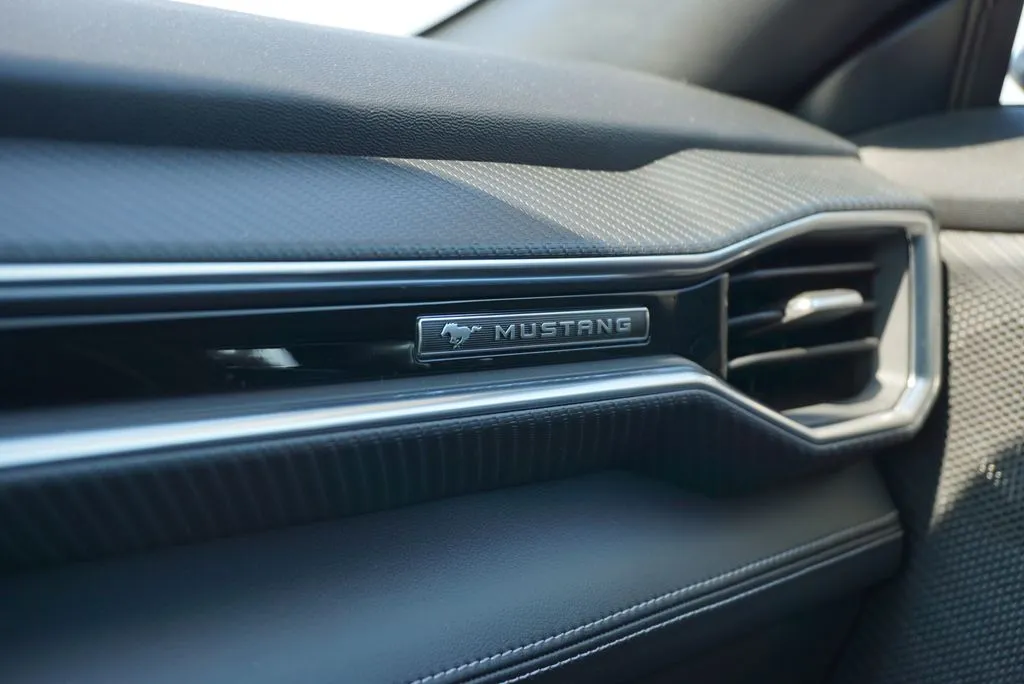 2025 Ford Mustang GT Premium Convertible - Photo 37