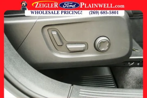 More photos of 2022 Volvo XC40 Momentum at Zeigler Ford of Plainwell, MI