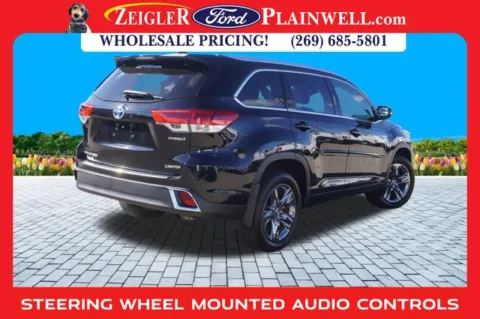 More photos of 2019 Toyota Highlander Hybrid Limited Platinum at Zeigler Ford of Plainwell, MI