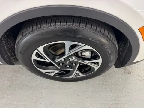 More photos of 2025 Lincoln Nautilus Premiere at Woody Folsom Ford, GA