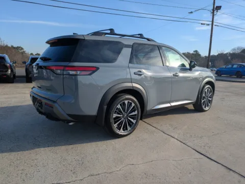 More photos of 2026 Nissan Pathfinder Platinum at Woody Folsom Nissan of Vidalia, GA