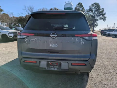 More photos of 2026 Nissan Pathfinder SL at Woody Folsom Nissan of Vidalia, GA