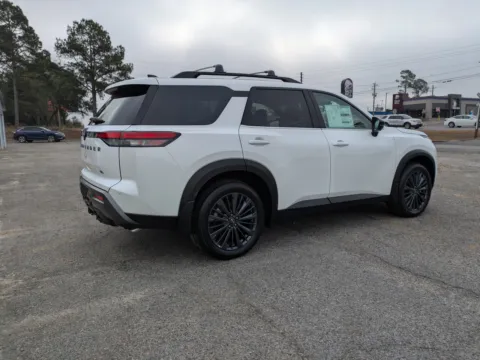 More photos of 2026 Nissan Pathfinder SL at Woody Folsom Nissan of Vidalia, GA