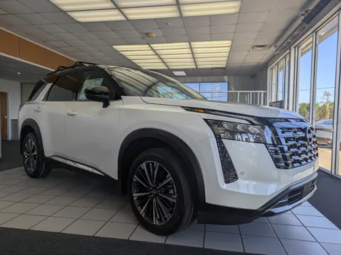 Photos of 2026 Nissan Pathfinder Platinum for sale in Vidalia, GA at Woody Folsom Nissan of Vidalia
