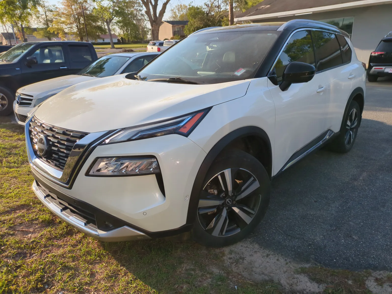 White 2022 Nissan Rogue Platinum for sale in Vidalia, GA