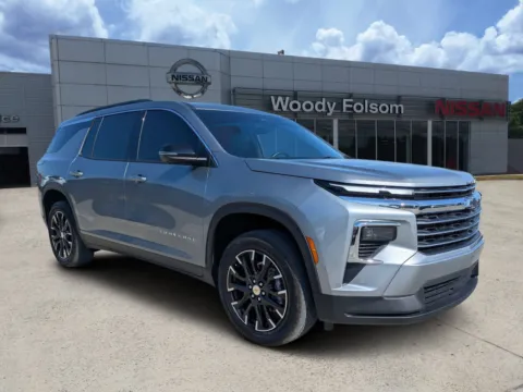Gray 2024 Chevrolet Traverse FWD LT for sale in Vidalia, GA