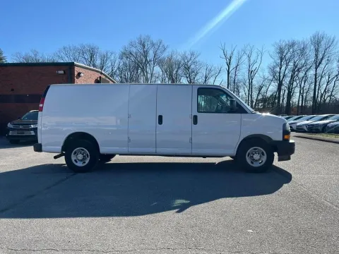 More photos of 2018 CHEVROLET EXPRESS G2500 at Angel Motors Inc, TN