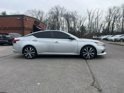 More photos of 2021 NISSAN ALTIMA SR at Angel Motors Inc, TN
