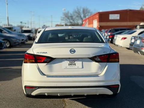 More photos of 2021 NISSAN ALTIMA SV at Angel Motors Inc, TN