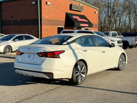 More photos of 2021 NISSAN ALTIMA SV at Angel Motors Inc, TN