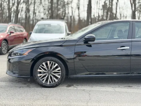 Photos of 2025 Nissan Altima 2.5 SV for sale in Smyrna, TN at Angel Motors Inc