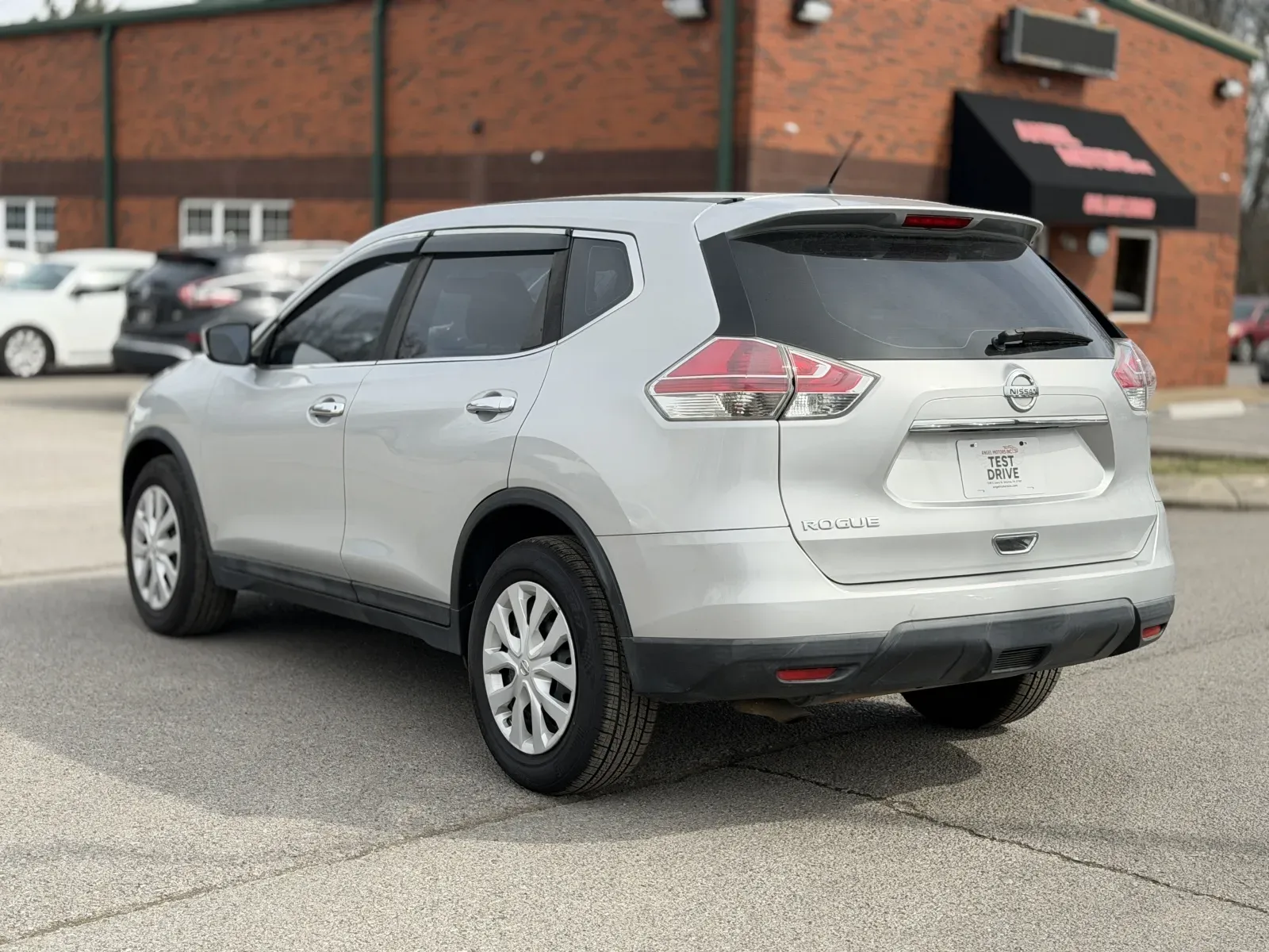 More photos of 2016 Nissan Rogue S at Angel Motors Inc, TN