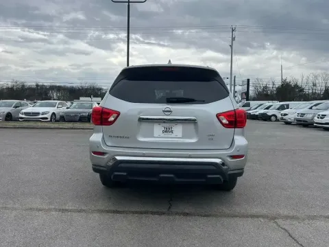 More photos of 2019 Nissan Pathfinder at Angel Motors Inc, TN