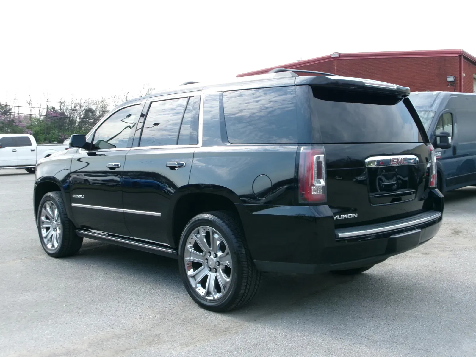 More photos of 2017 GMC Yukon Denali at Angel Motors Inc, TN
