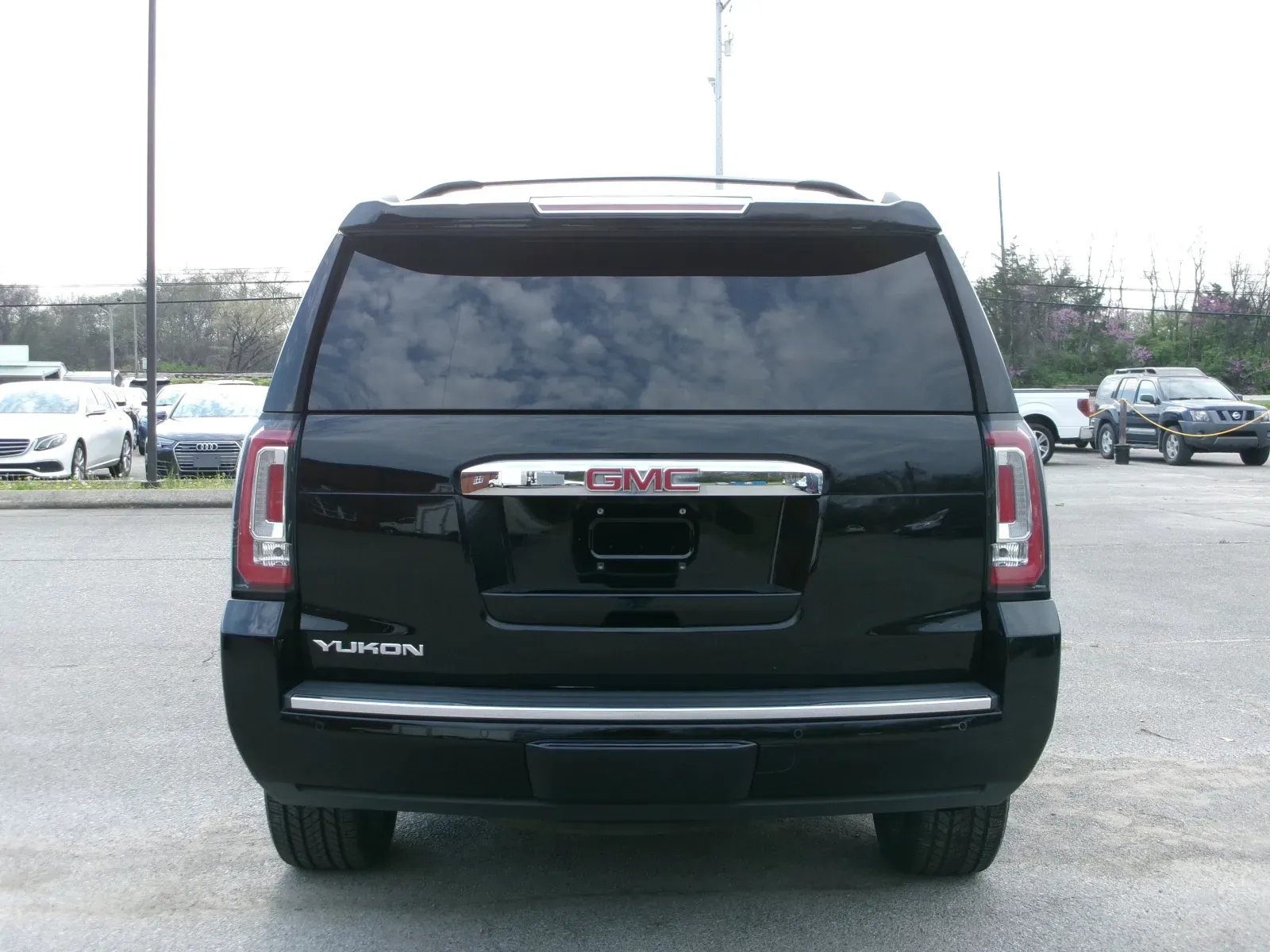 More photos of 2017 GMC Yukon Denali at Angel Motors Inc, TN