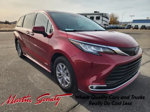 Red 2021 Toyota Sienna XLE for sale in Lake Havasu City, AZ