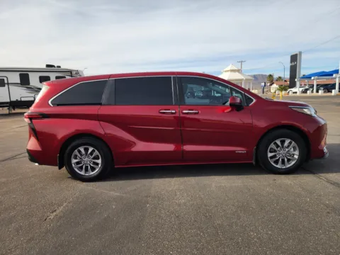 More photos of 2021 Toyota Sienna XLE at Martin Swanty's Paradise Auto, AZ