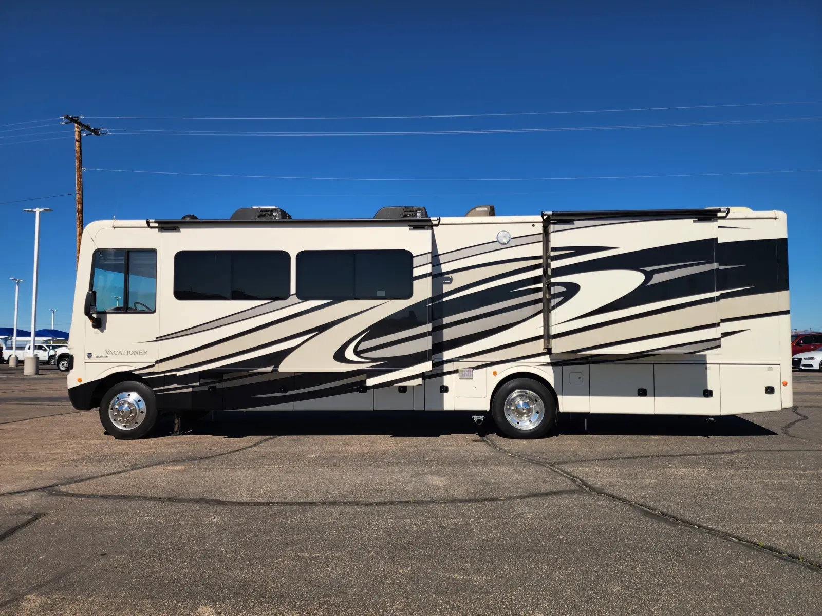 2016 Ford F-53 - Photo 7