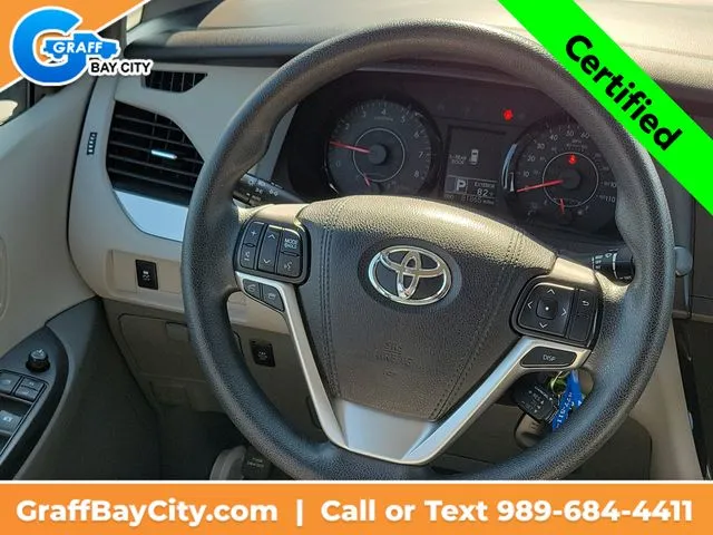 2017 Toyota Sienna LE - Photo 18