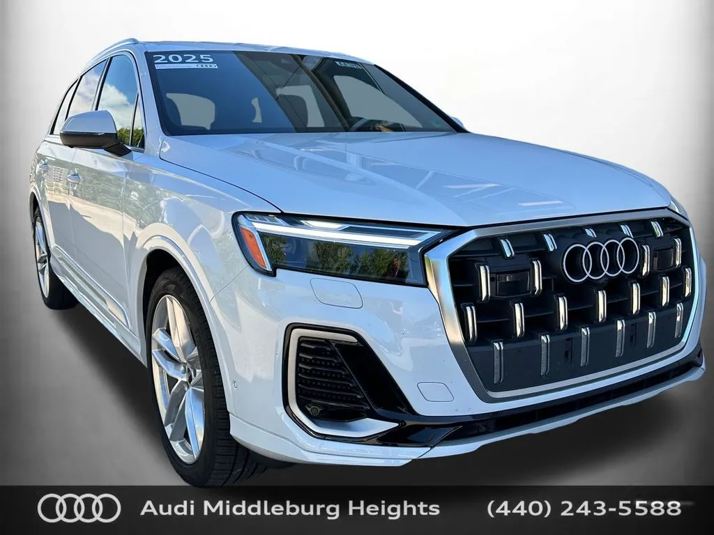 White 2025 Audi Q7 55 Premium Plus for sale in Middleburg Heights, OH