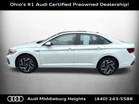 More photos of 2022 Volkswagen Jetta 1.5T SEL at Audi Middleburg Heights, OH