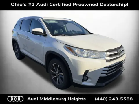White 2019 Toyota Highlander XLE for sale in Middleburg Heights, OH
