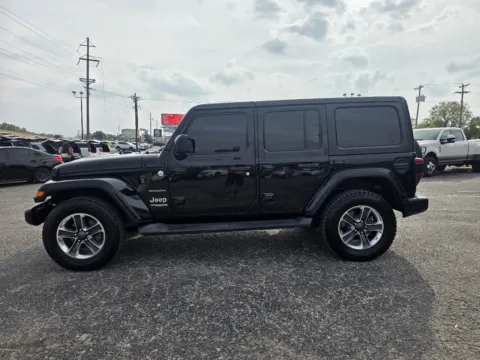 More photos of 2018 JEEP WRANGLER UNLIMI SAHARA at Williams Group Auto, TX