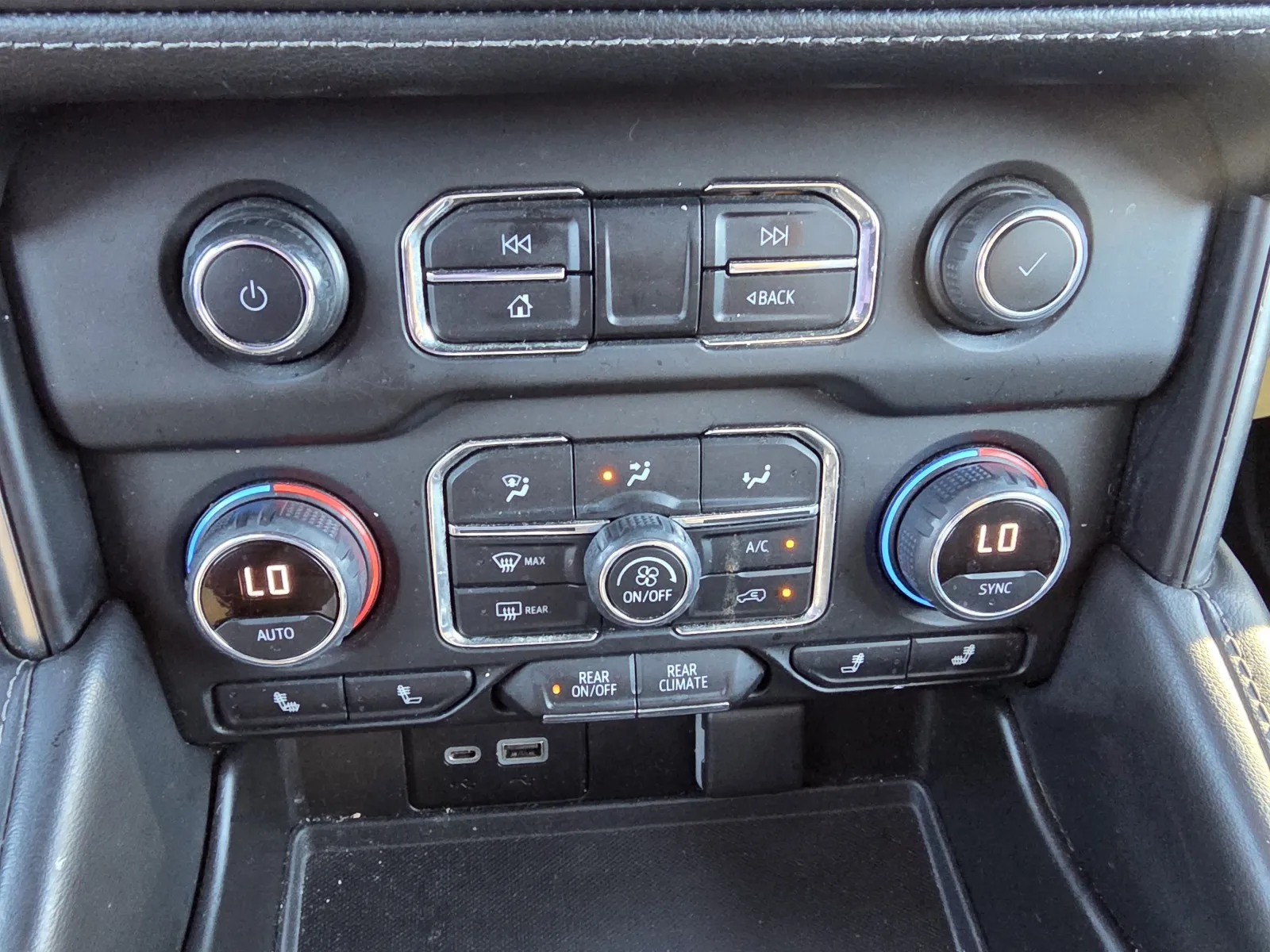 2021 Chevrolet Suburban Z71 - Photo 21