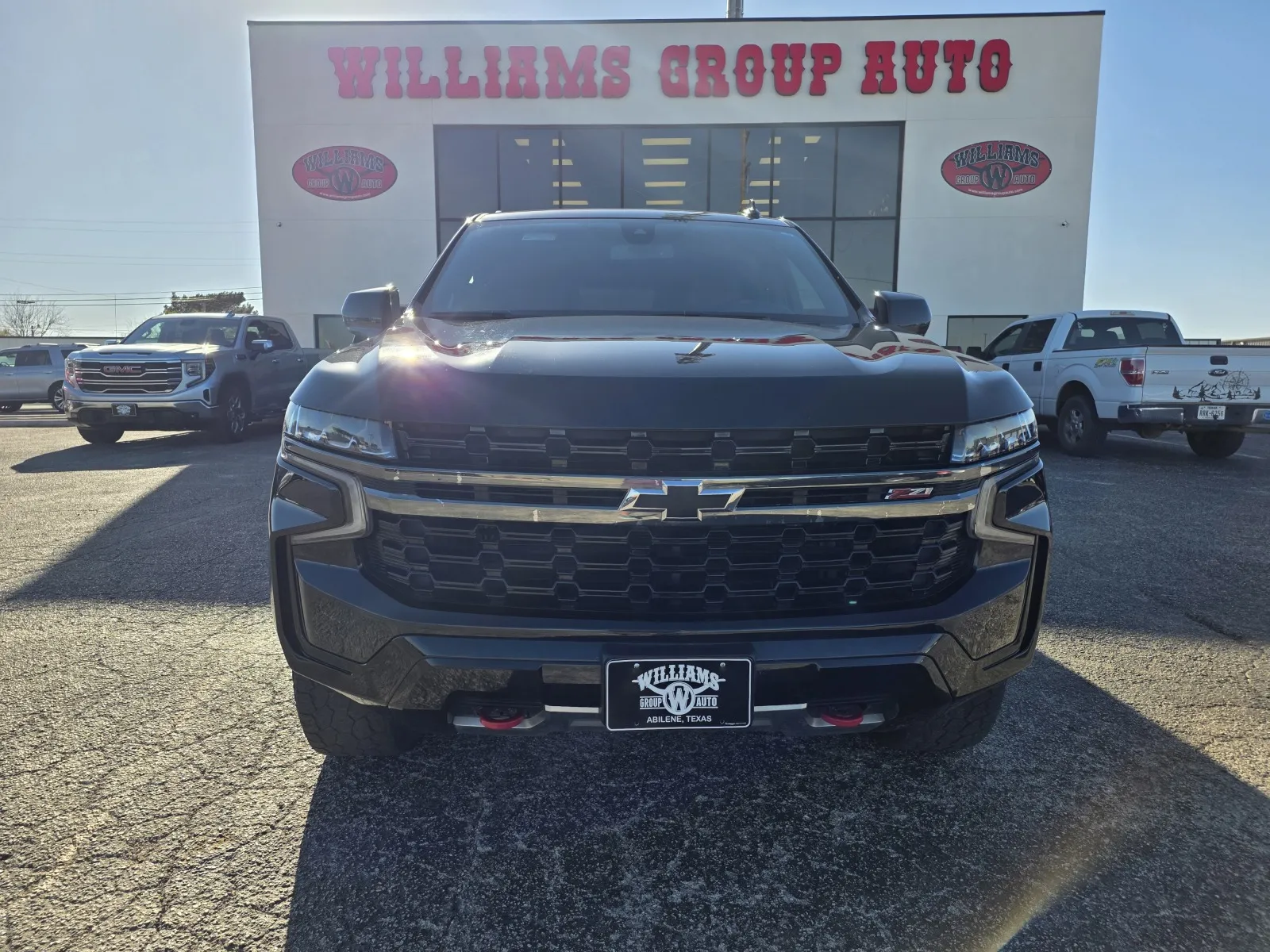 2021 Chevrolet Suburban Z71 - Photo 2