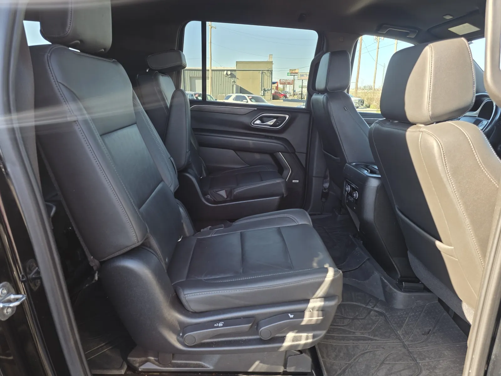 2021 Chevrolet Suburban Z71 - Photo 15