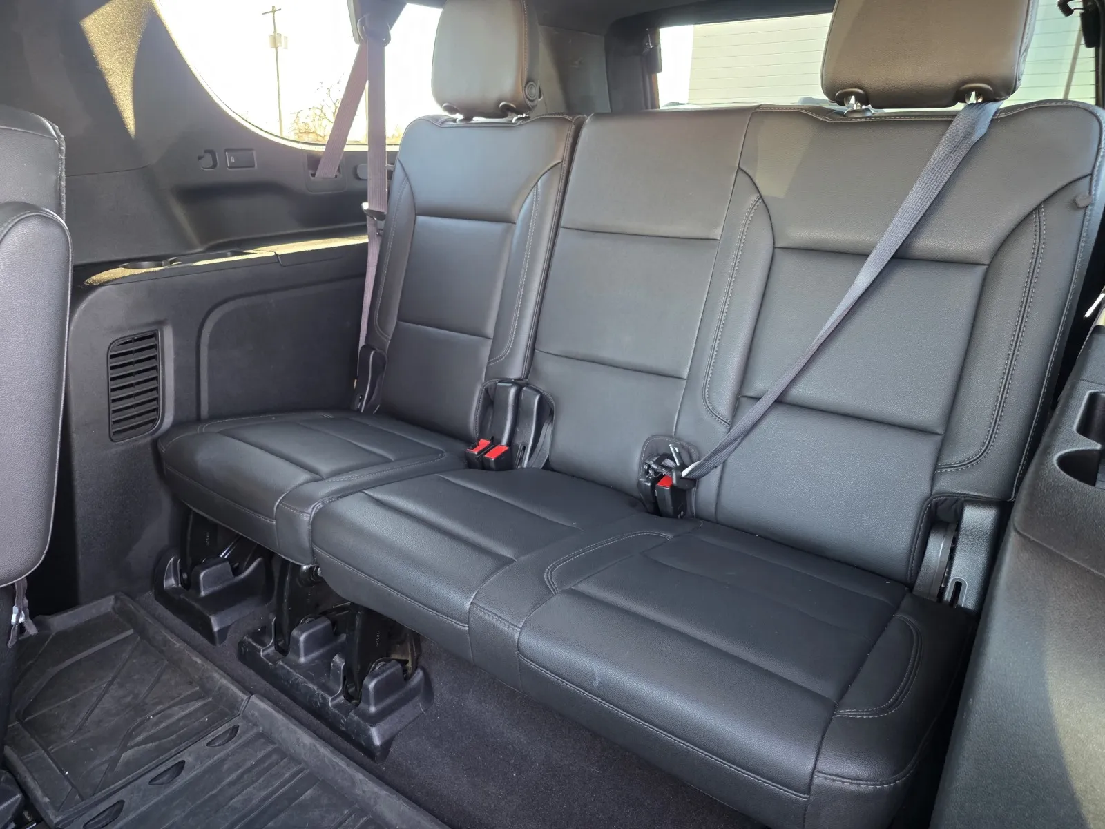 2021 Chevrolet Suburban Z71 - Photo 13
